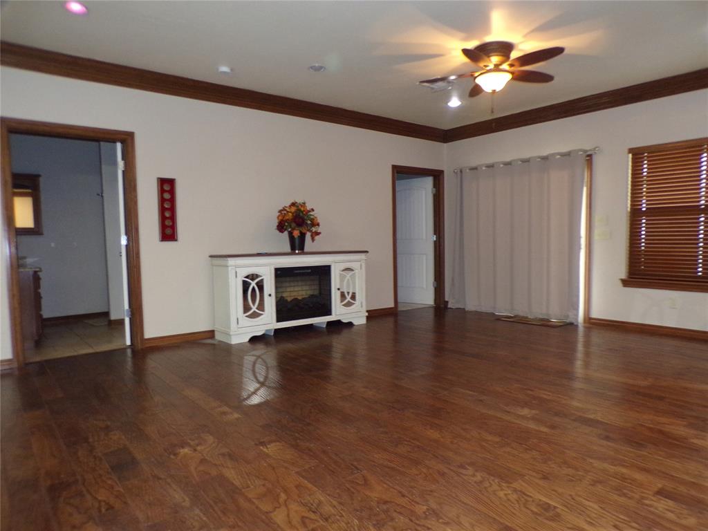 133 W 6th Street Property Photo 8