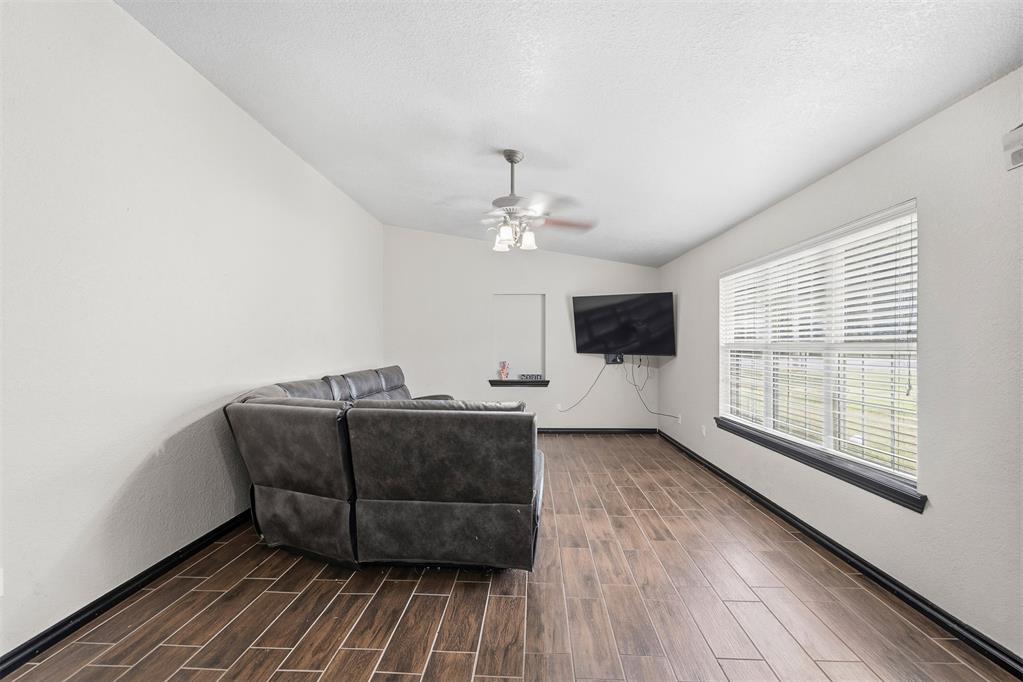 802 S Clayton Avenue Property Photo 4