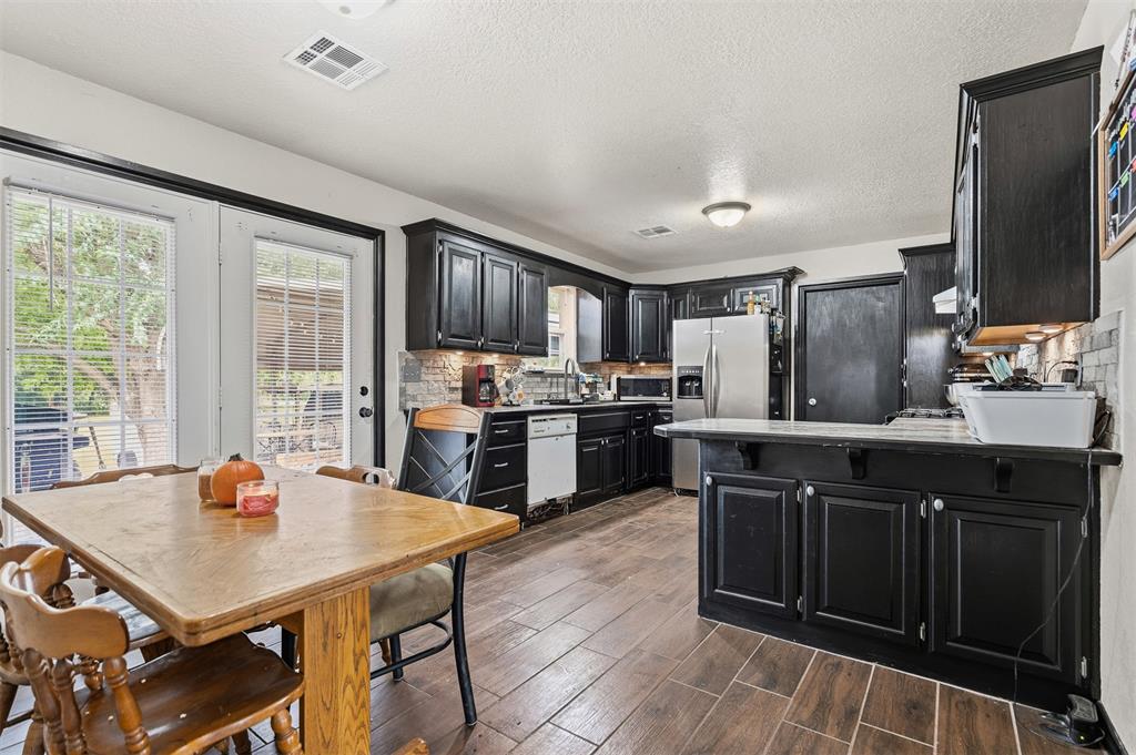 802 S Clayton Avenue Property Photo 10