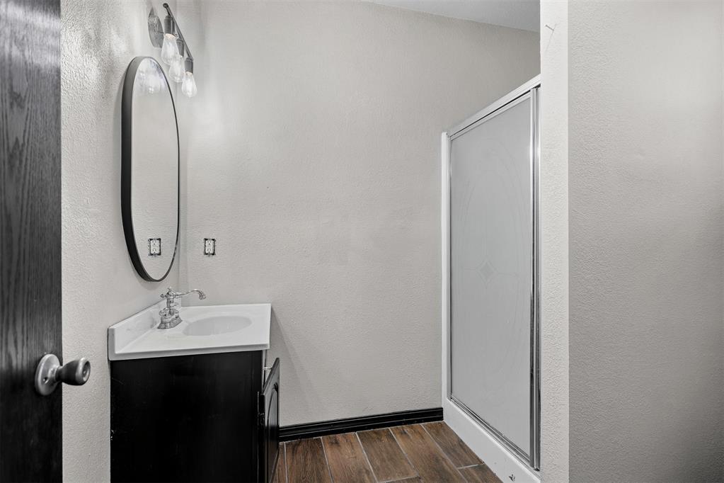 802 S Clayton Avenue Property Photo 28