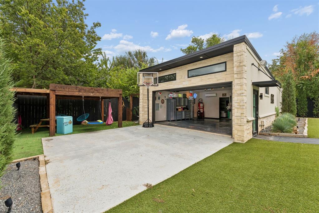 2824 Guilford Lane Property Photo 44