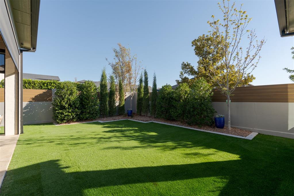 15628 Woodleaf Lane Property Photo 4