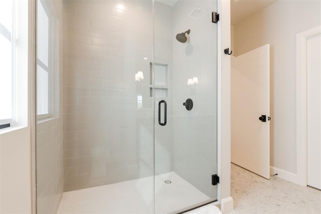 15628 Woodleaf Lane Property Photo 37