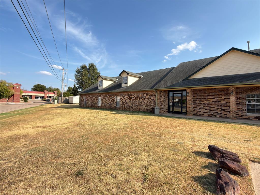 2000 S Douglas Boulevard Property Photo 3