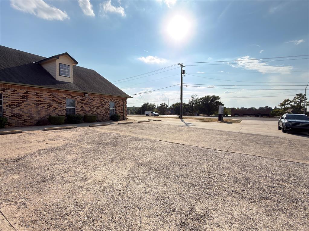 2000 S Douglas Boulevard Property Photo 7
