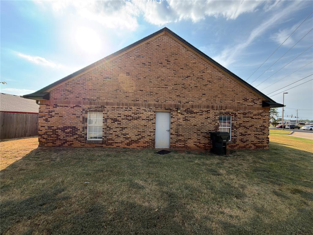 2000 S Douglas Boulevard Property Photo 8