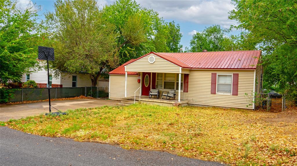 1220 W Texas Avenue Property Photo 1