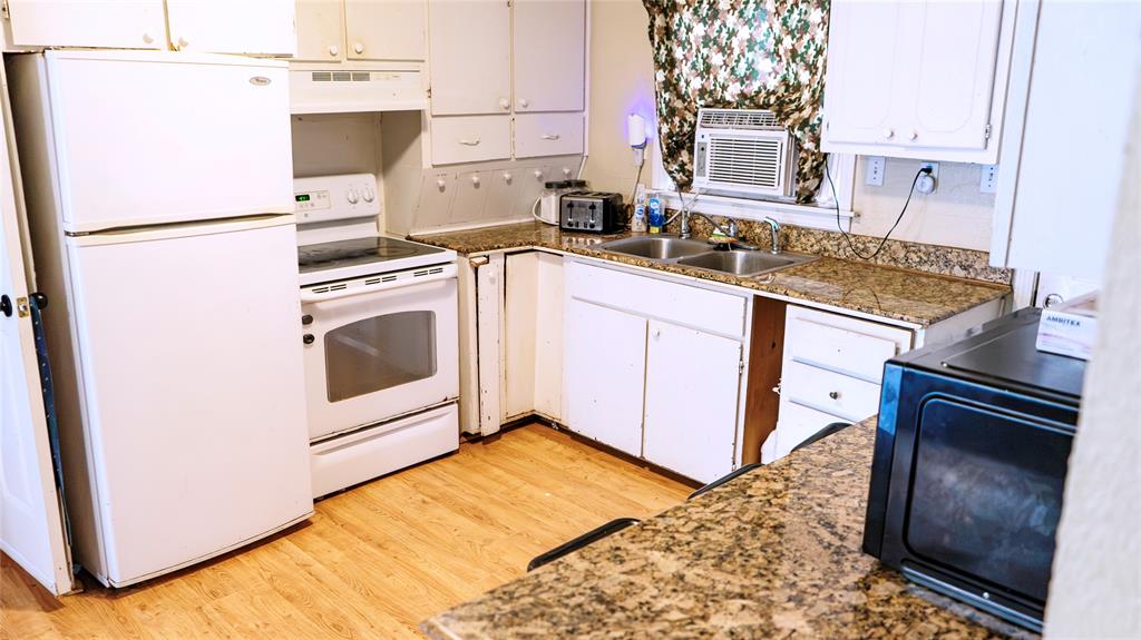 1220 W Texas Avenue Property Photo 3