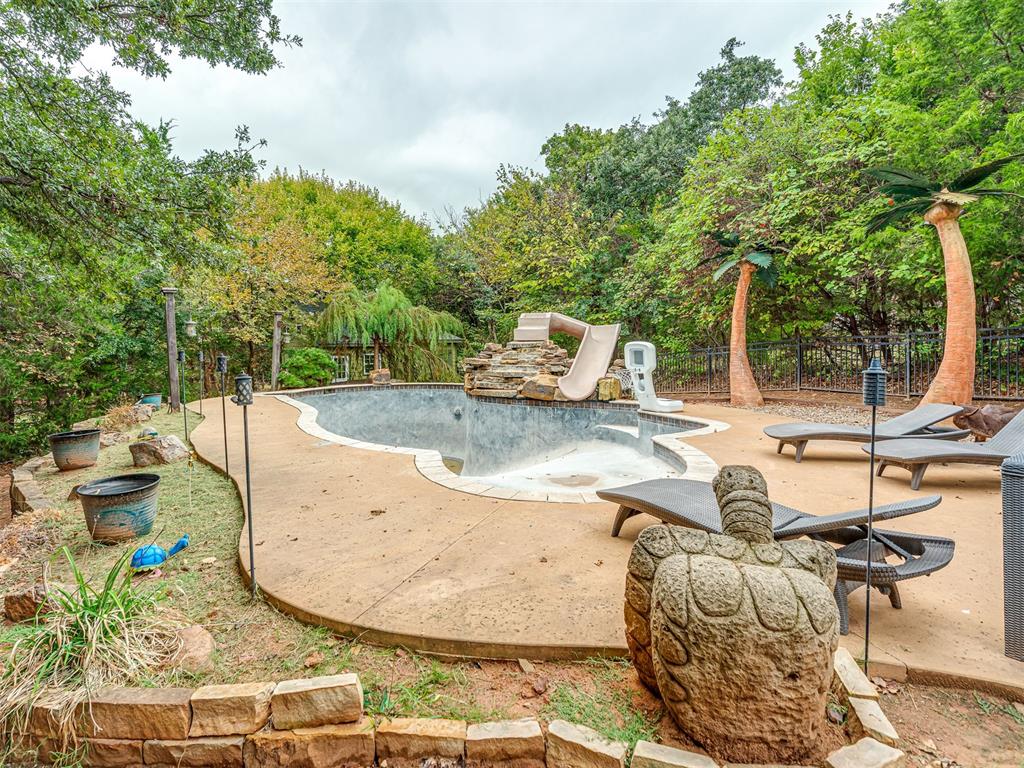 6702 Stone Hill Drive Property Photo 4
