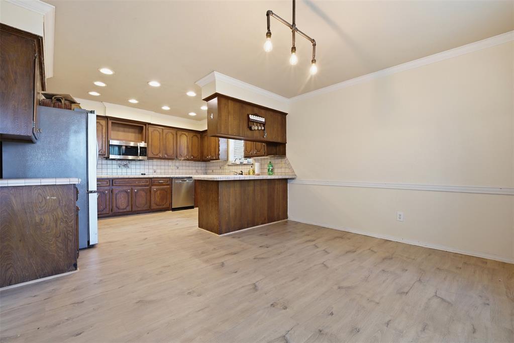 103 E Lakeview Court Property Photo 4
