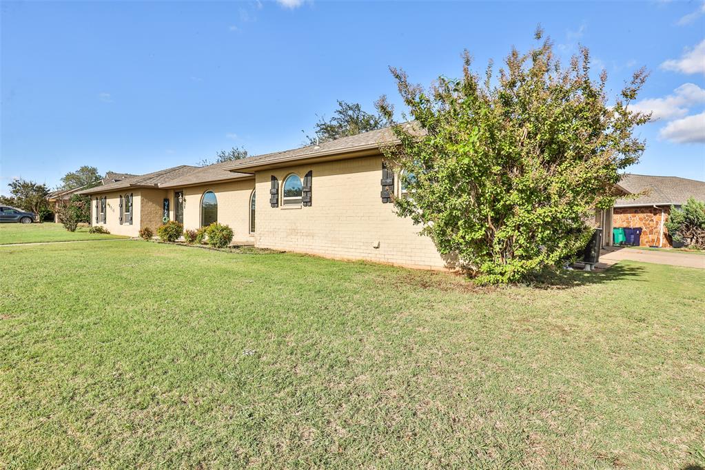 10016 Kingsgate Drive Property Photo 3