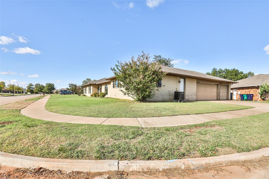 10016 Kingsgate Drive Property Photo 4
