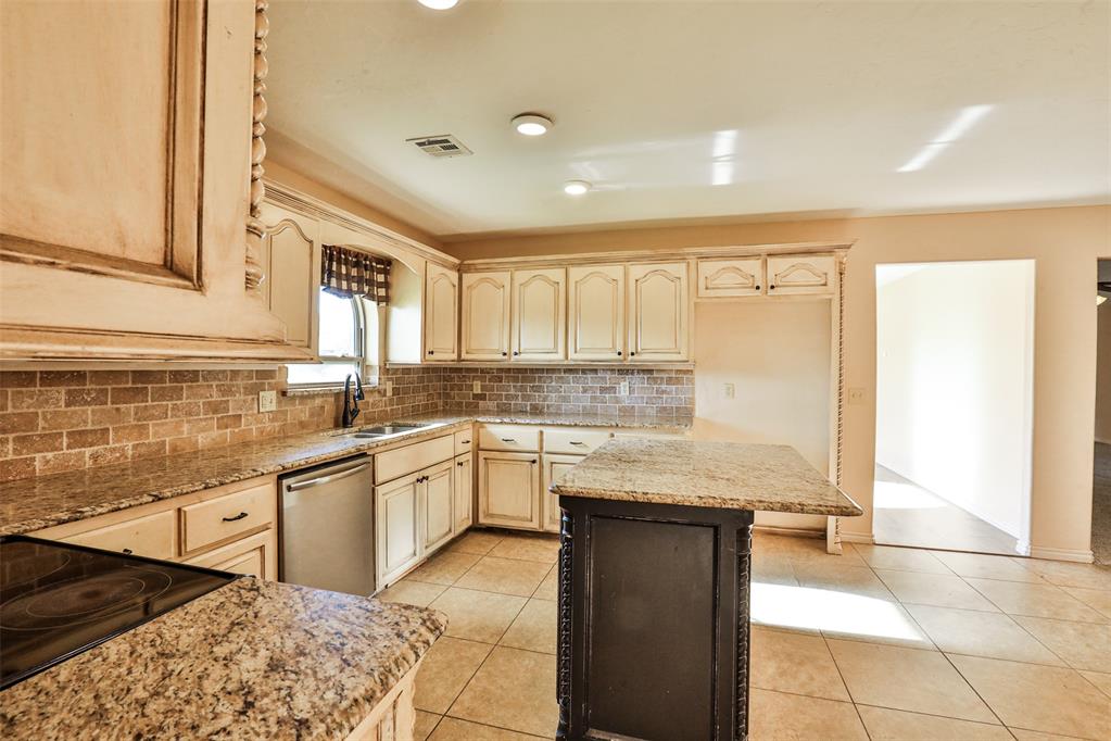 10016 Kingsgate Drive Property Photo 6
