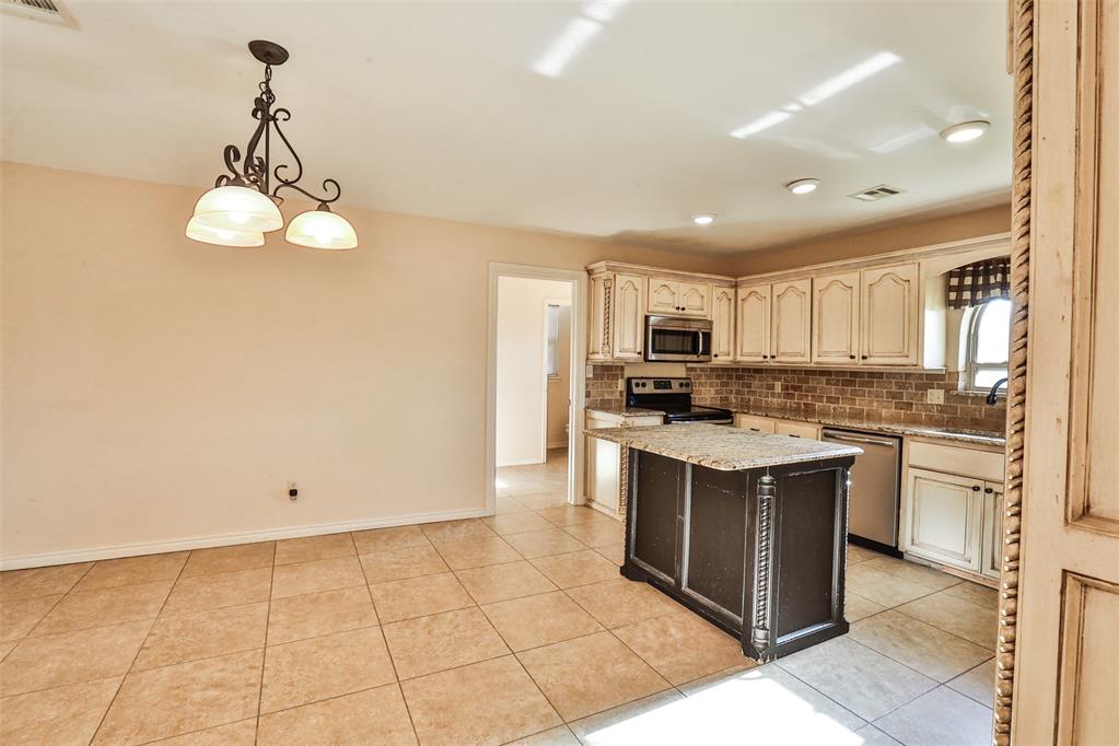 10016 Kingsgate Drive Property Photo 7