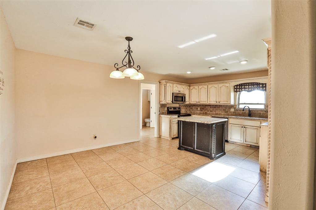 10016 Kingsgate Drive Property Photo 8