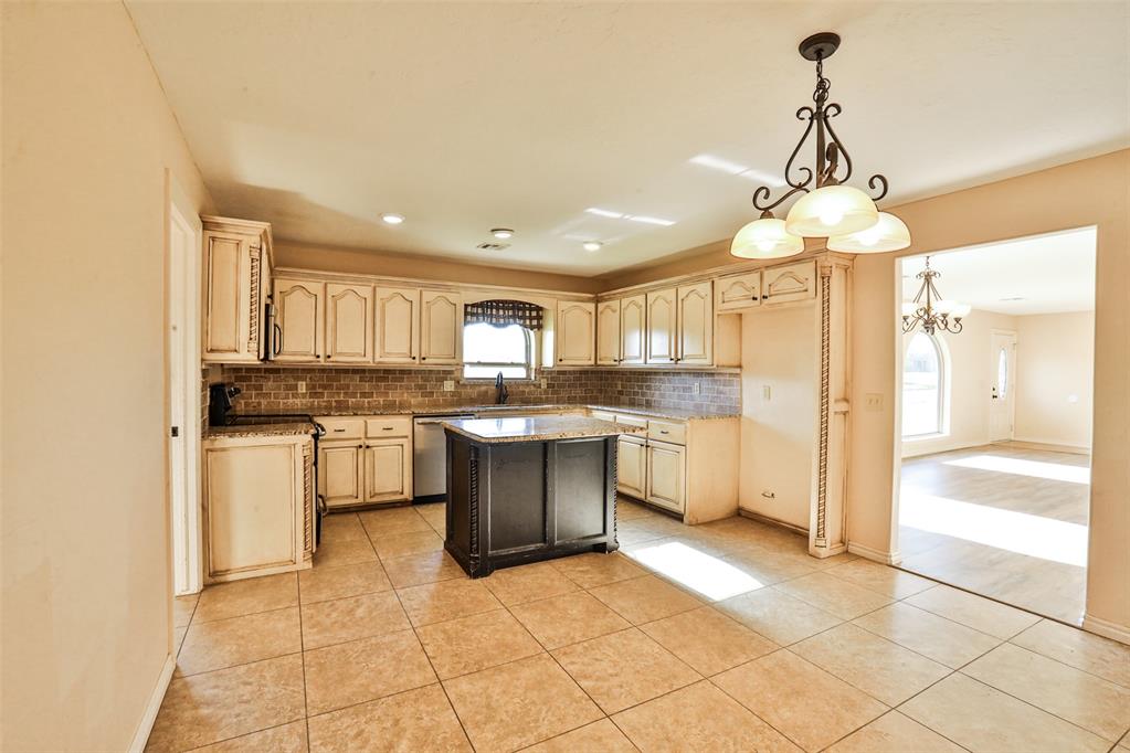 10016 Kingsgate Drive Property Photo 9