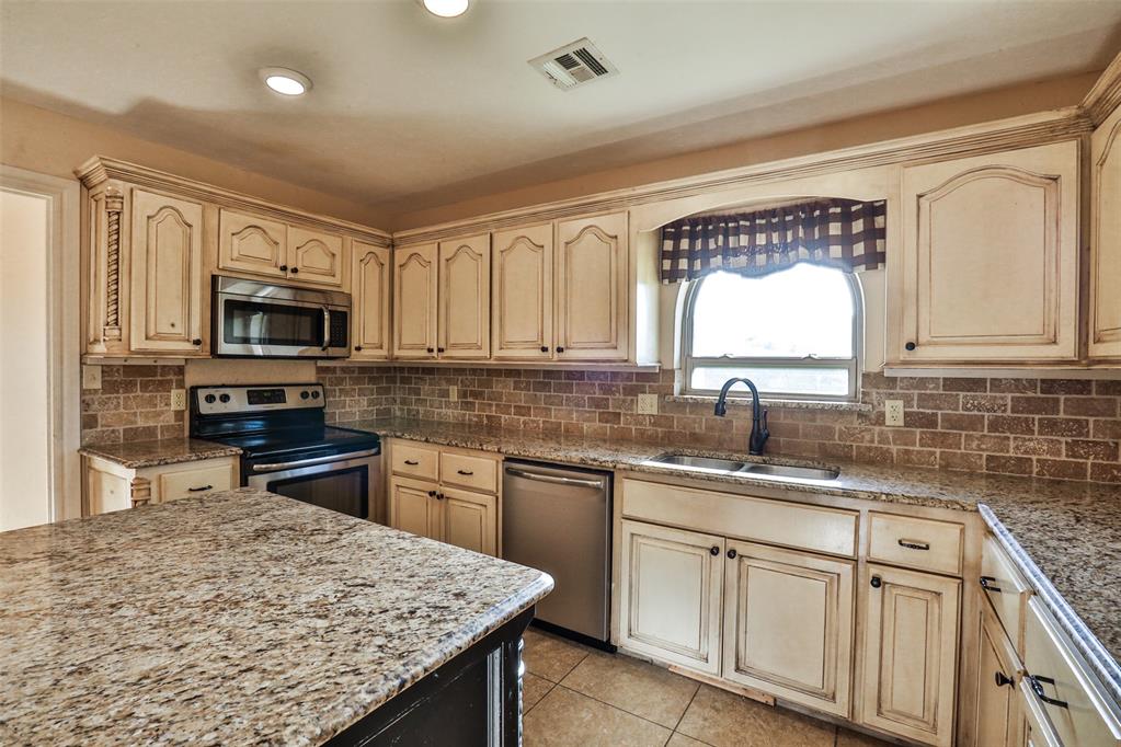 10016 Kingsgate Drive Property Photo 10