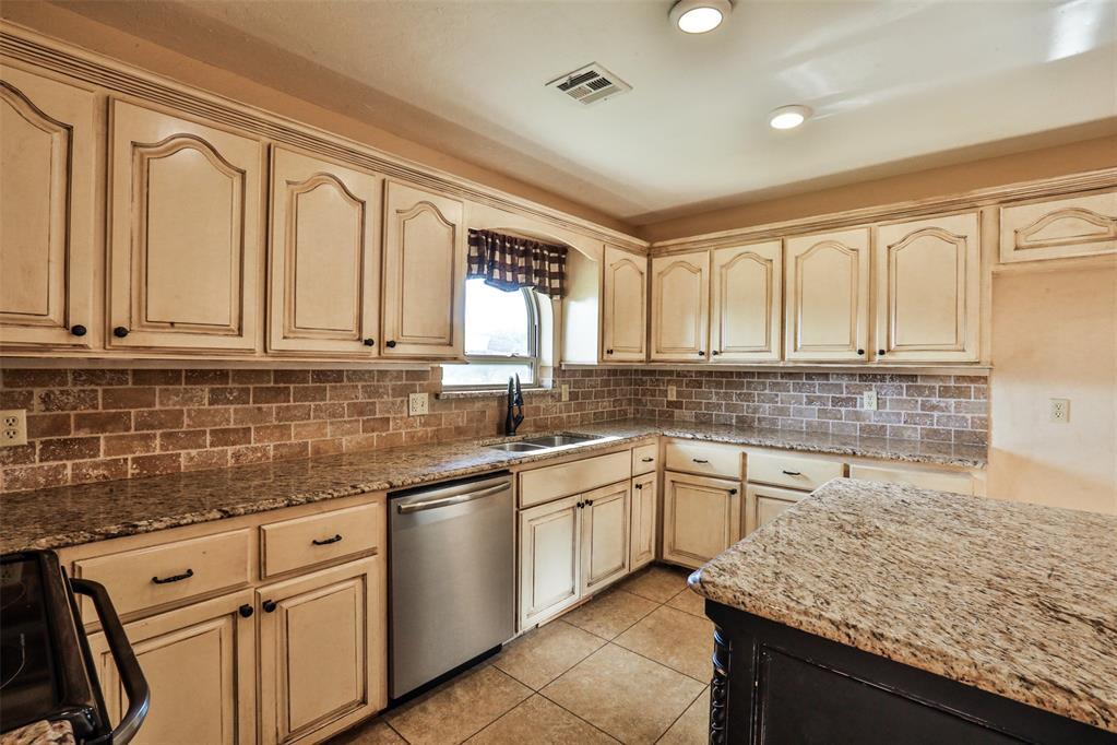 10016 Kingsgate Drive Property Photo 11