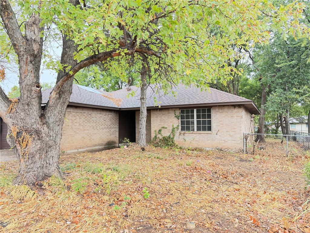 619 W Hillcrest Drive Property Photo 2