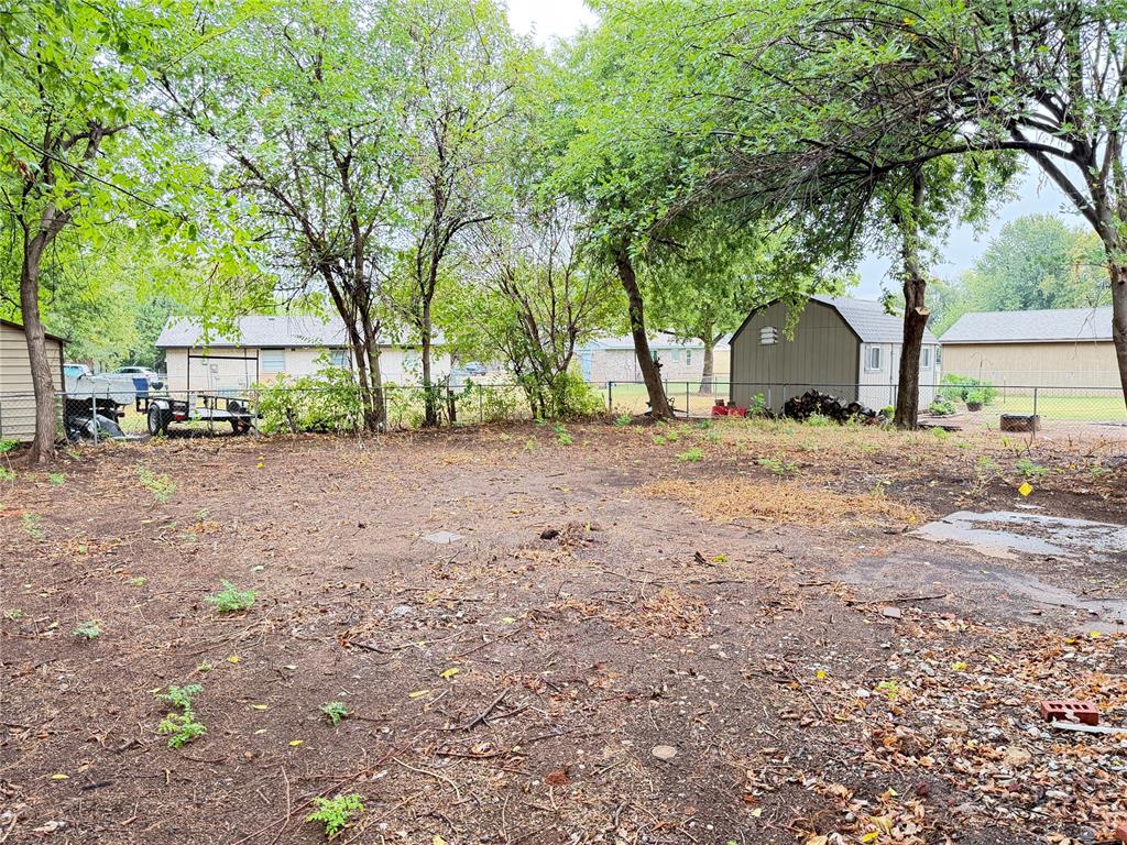 619 W Hillcrest Drive Property Photo 3