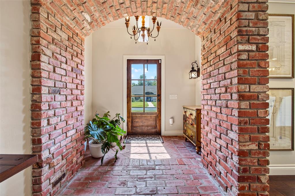 3041 Charing Cross Property Photo 4