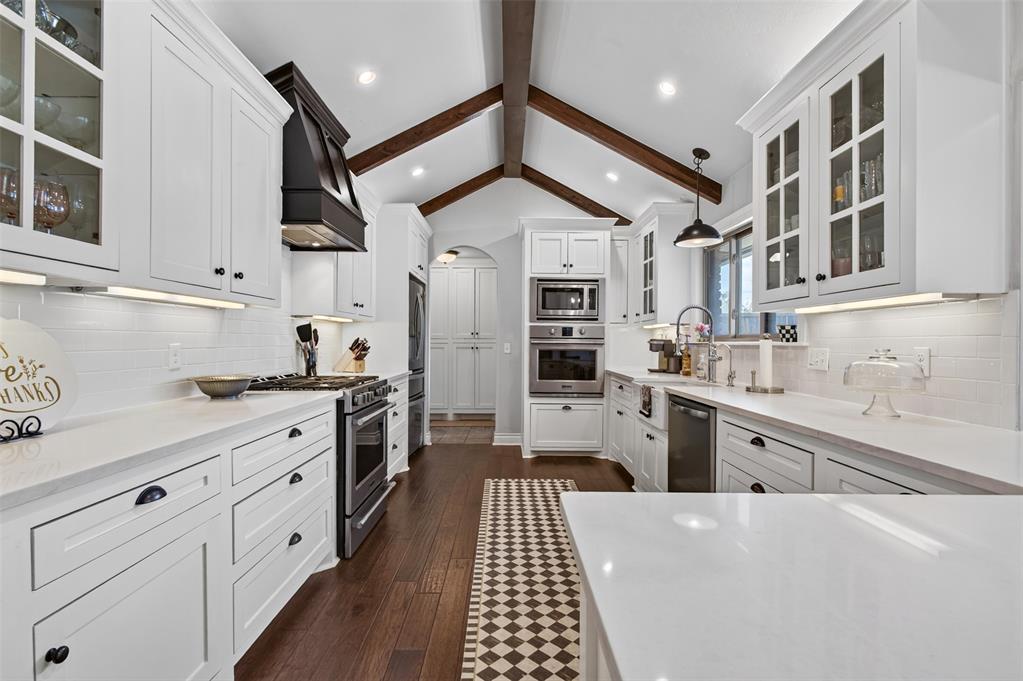 3041 Charing Cross Property Photo 13
