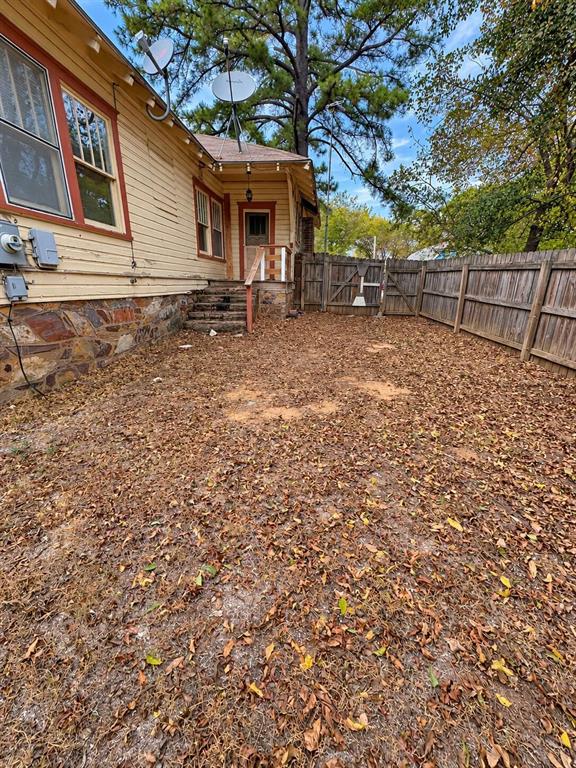 404 E Kiamichi Street Property Photo 4