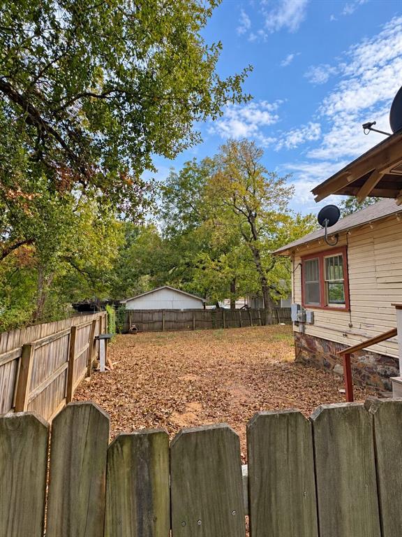 404 E Kiamichi Street Property Photo 5