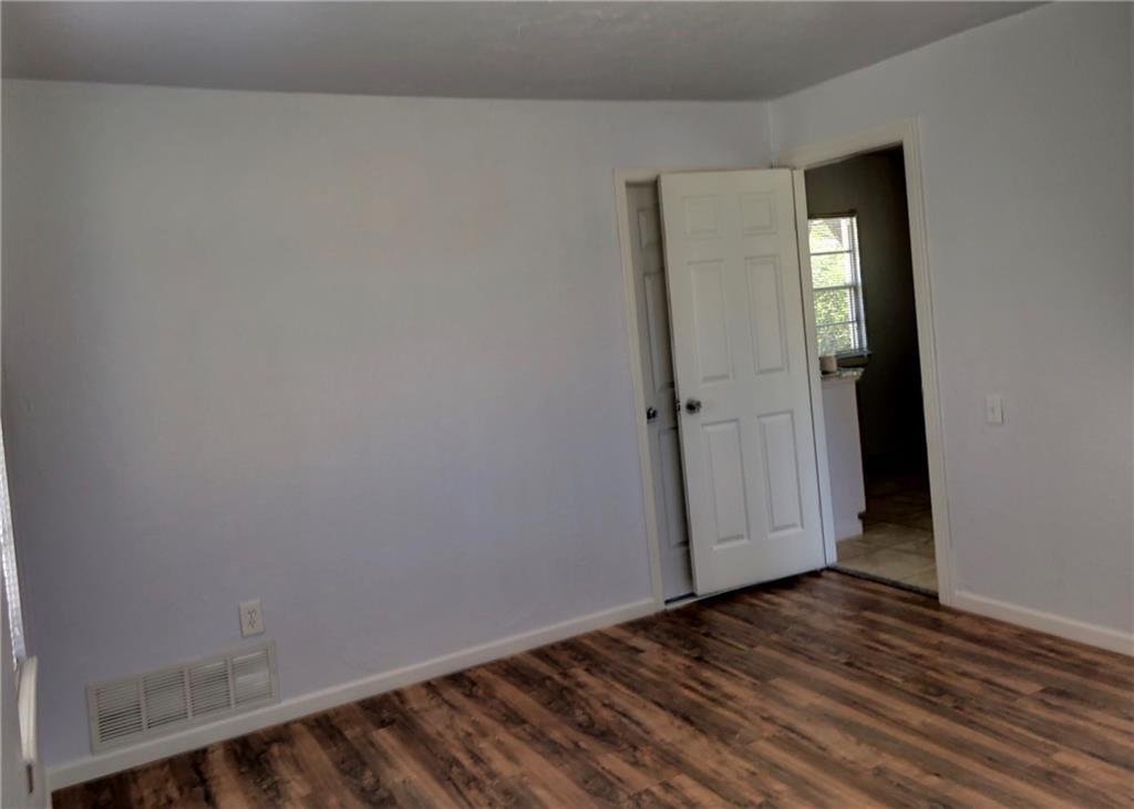 812 N Midwest Boulevard Property Photo 8