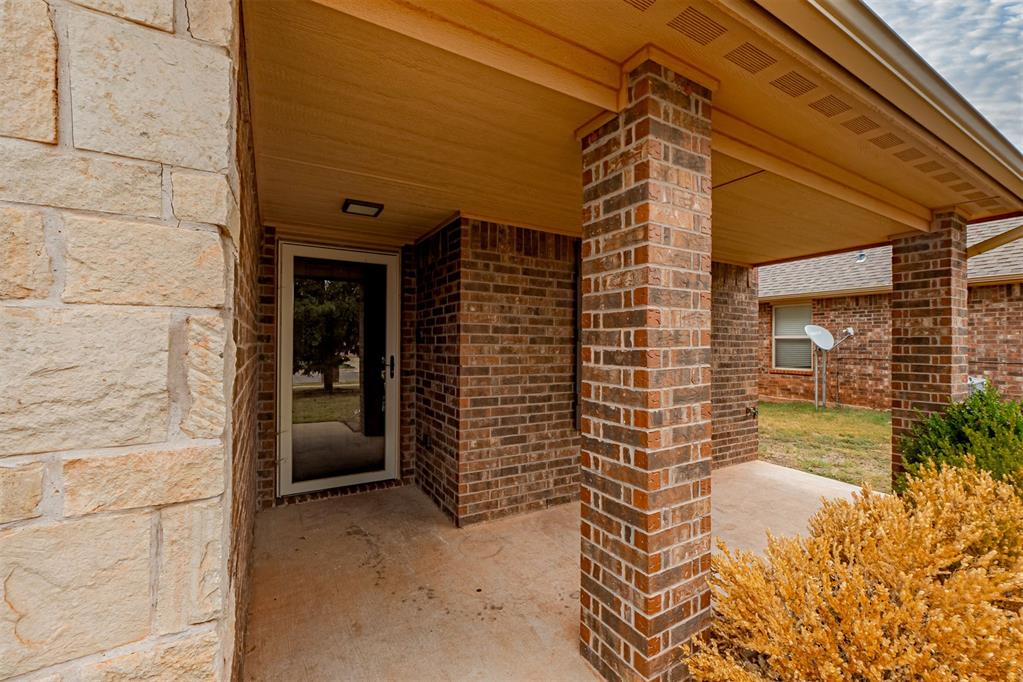 7345 Nw 148th Street Property Photo 5