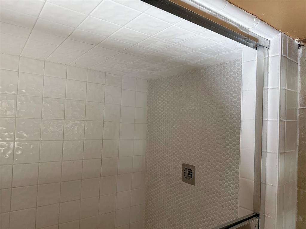6816 Nw 131st Street Property Photo 21