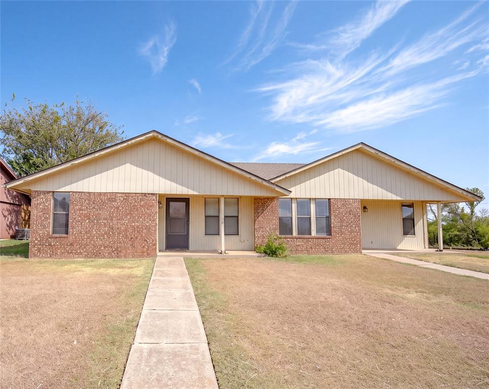 2805 Glen Oaks Drive 2807 Property Photo 1
