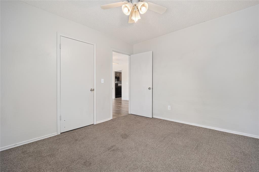 2805 Glen Oaks Drive 2807 Property Photo 5