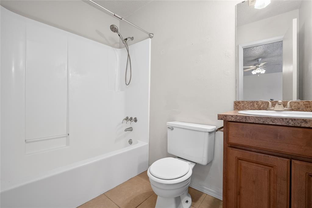 2805 Glen Oaks Drive 2807 Property Photo 6