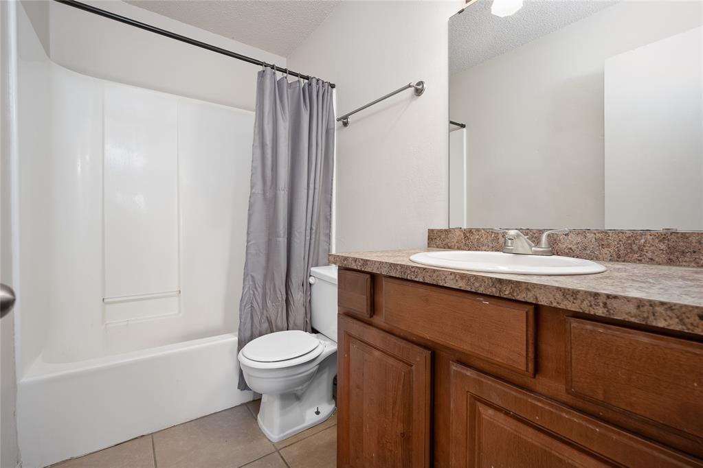2805 Glen Oaks Drive 2807 Property Photo 9