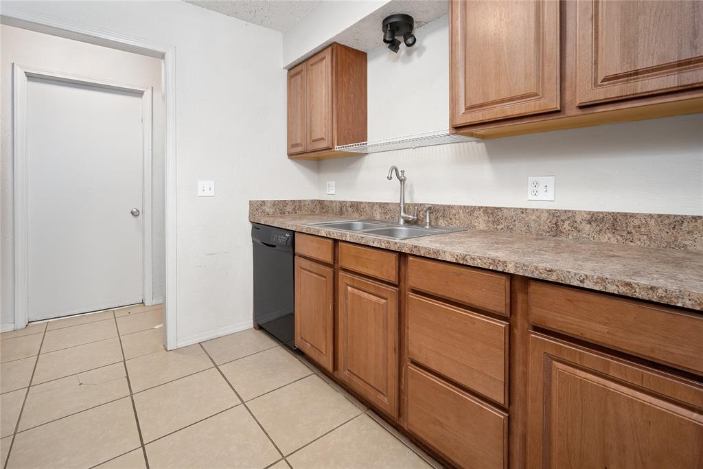 2805 Glen Oaks Drive 2807 Property Photo 12