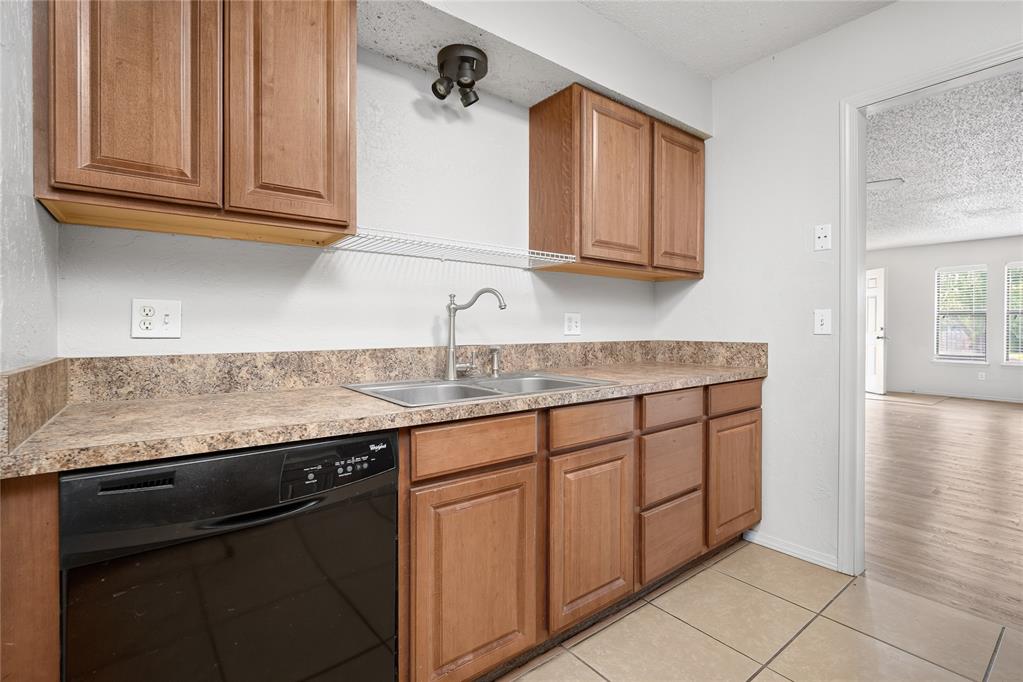 2805 Glen Oaks Drive 2807 Property Photo 14