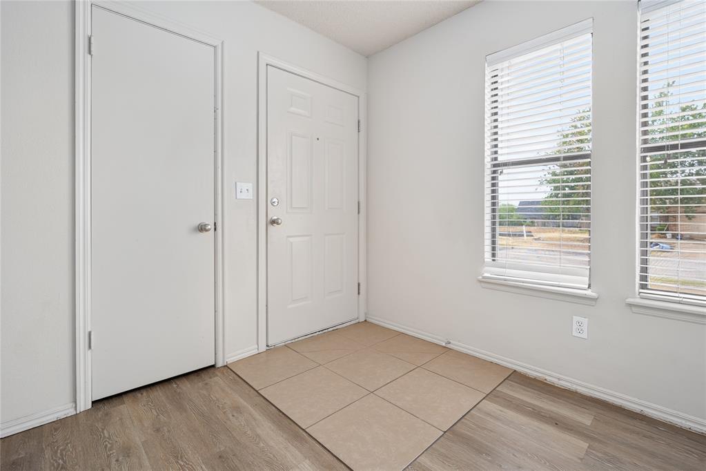 2805 Glen Oaks Drive 2807 Property Photo 19