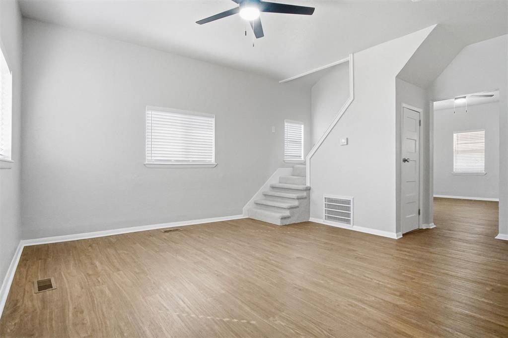 517 W Woodson Street Property Photo 10