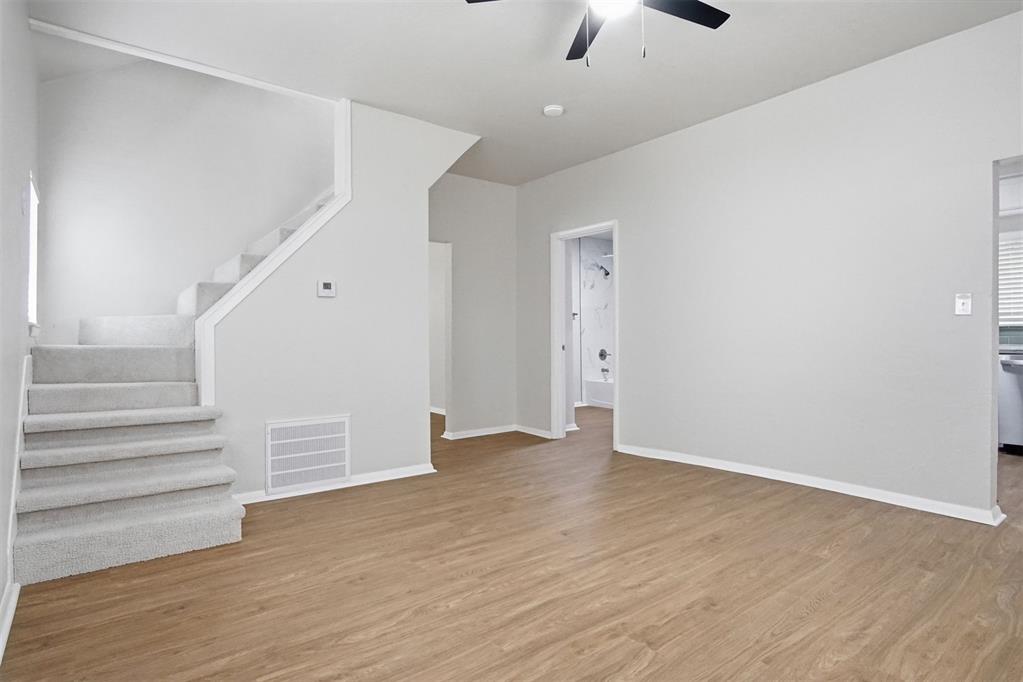 517 W Woodson Street Property Photo 11