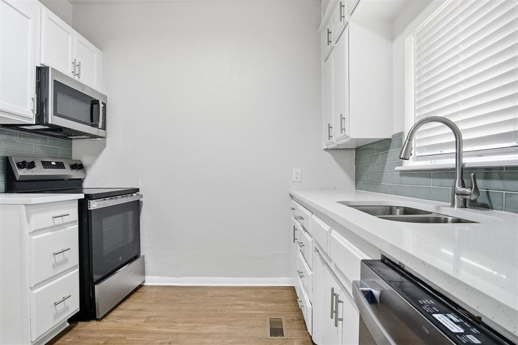 517 W Woodson Street Property Photo 15