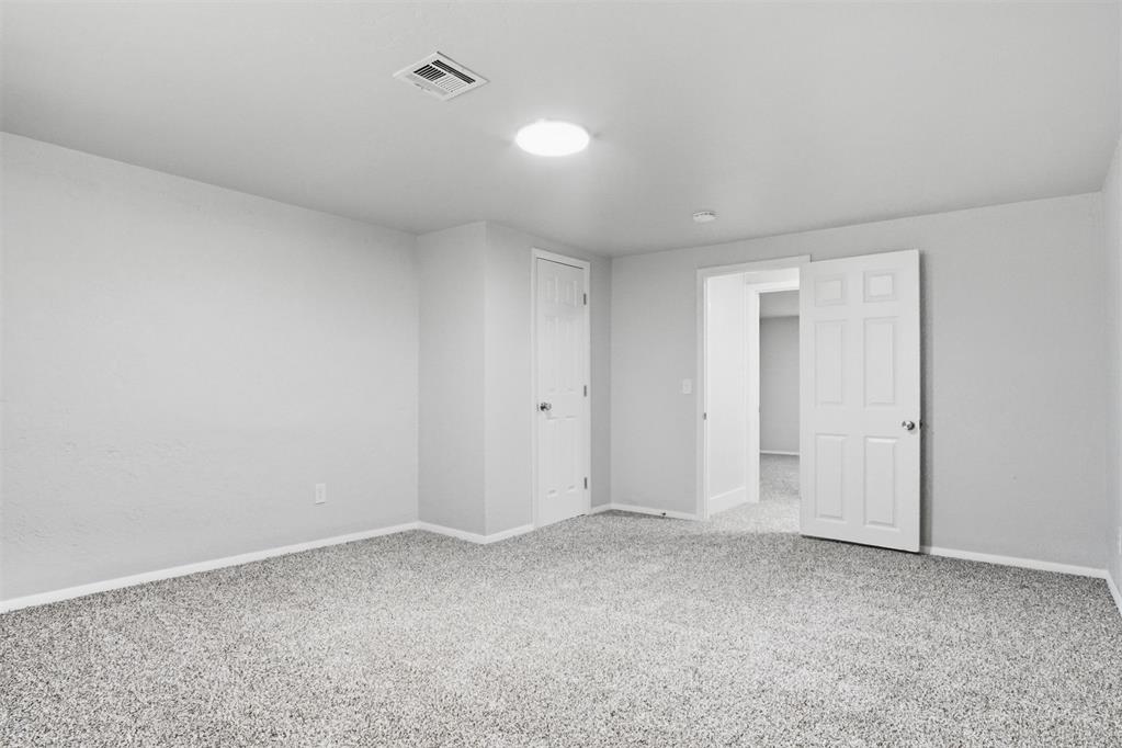517 W Woodson Street Property Photo 23