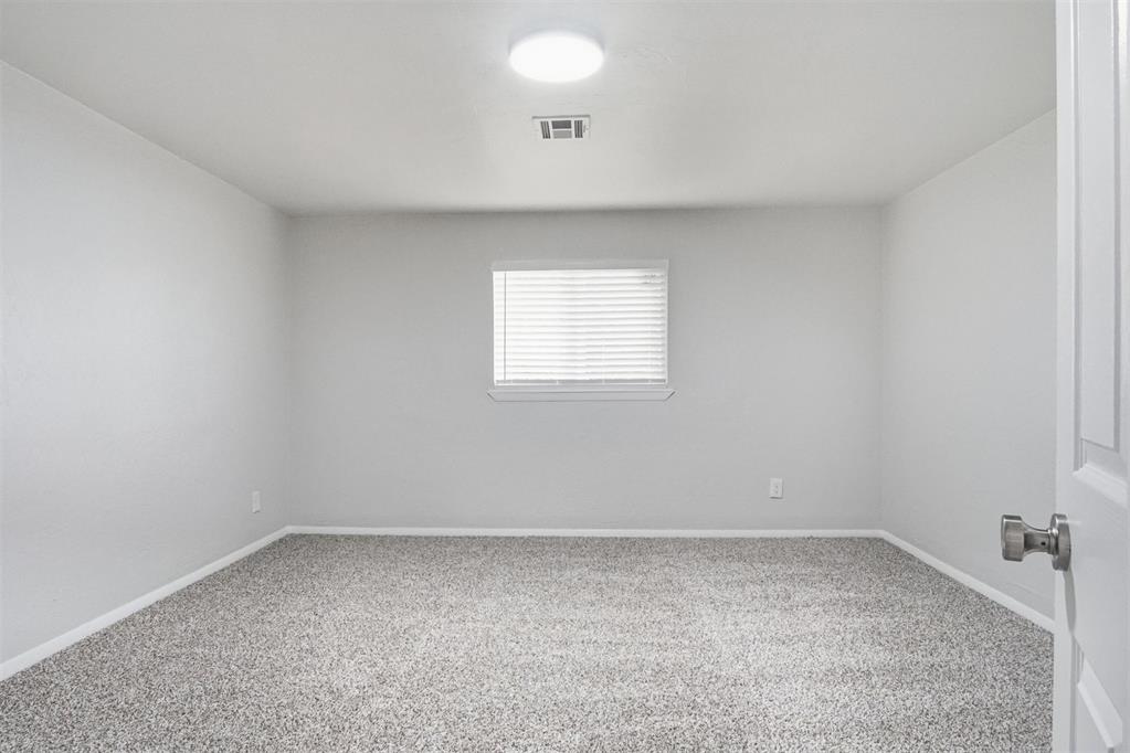 517 W Woodson Street Property Photo 24