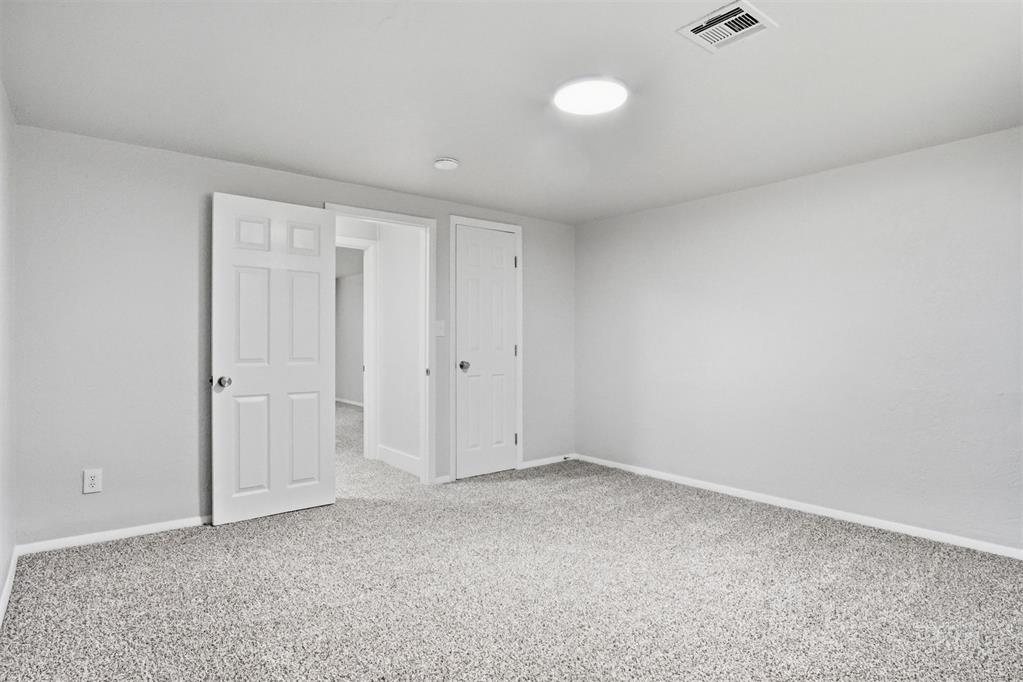 517 W Woodson Street Property Photo 25