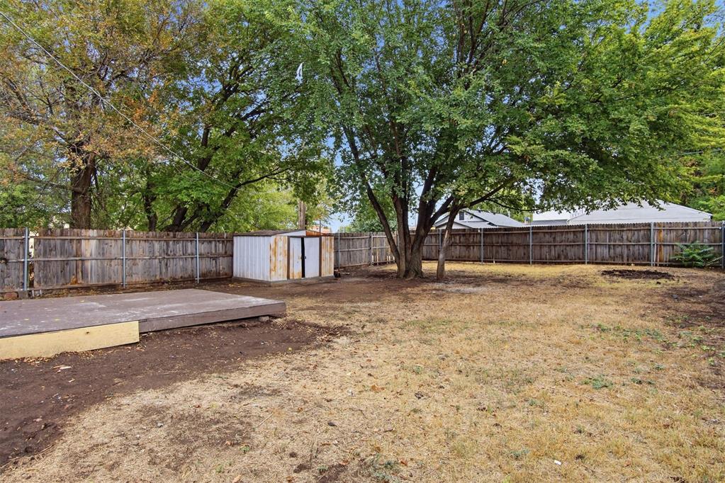 517 W Woodson Street Property Photo 30