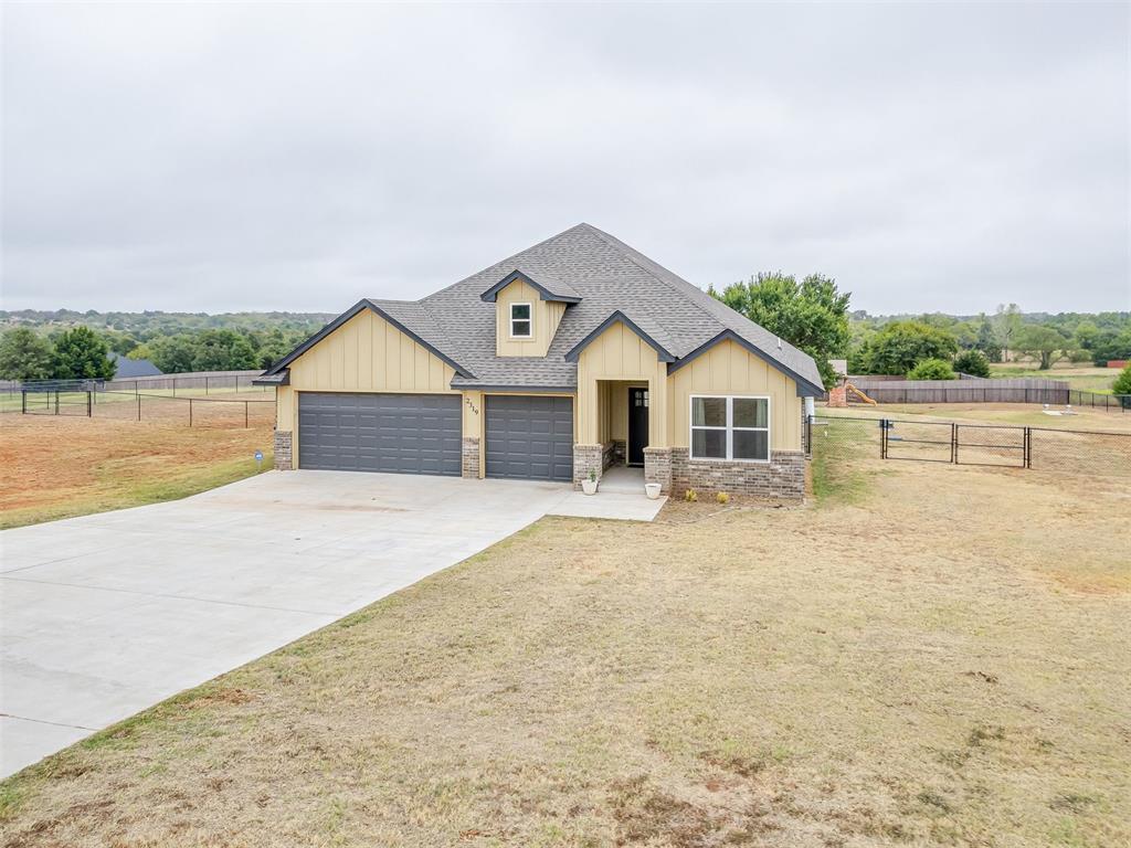 2319 N Greys Harbor Road Property Photo 1