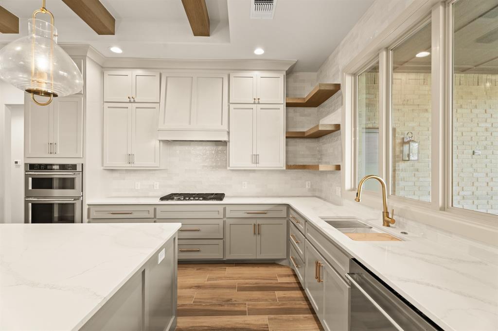 2401 Heathery Park Property Photo 18
