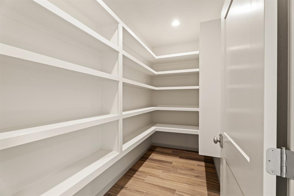 2401 Heathery Park Property Photo 19