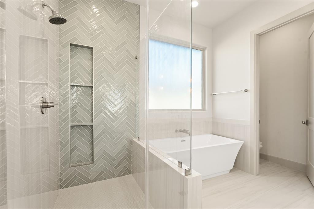 2401 Heathery Park Property Photo 25