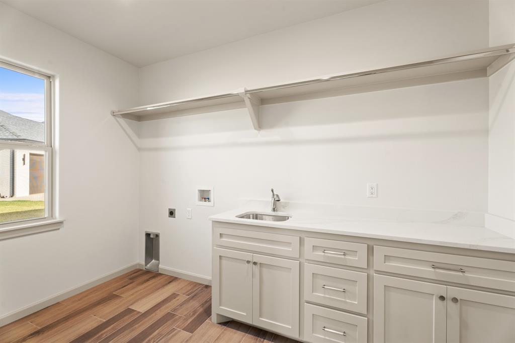2401 Heathery Park Property Photo 32
